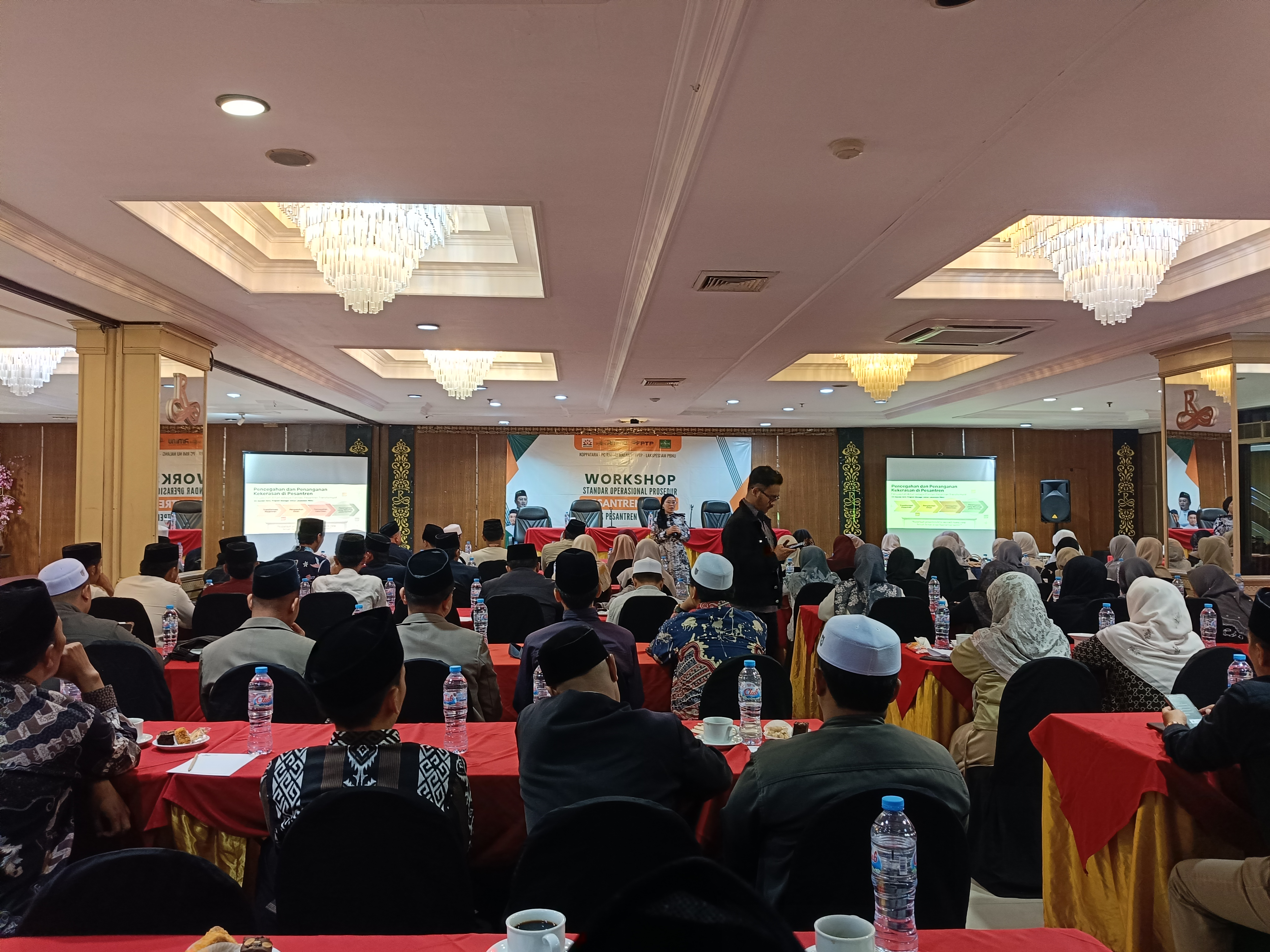 Pengasuh dan Musyrif Pesantren RMI NU Malang Raya Serius Ikuti Workshop SOP Pesantren Aman di Malang