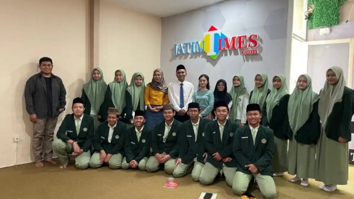 Santri Madrasah Aliyah Baitul Makmur Belajar Produksi Konten dan Dunia Pers di Kantor JATIMTIMES